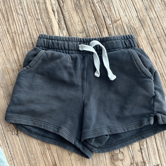 Set of Shorts and Matching Outfit - Picture 9 of 10